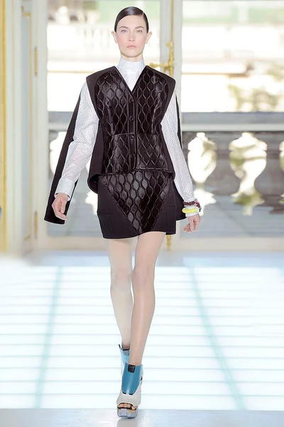 Look 19